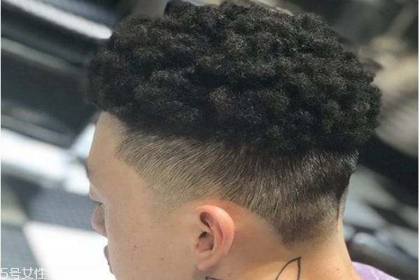 黑人燙是怎么搞出來的 類似臟辮的燙發(fā) 黑人燙是怎么搞出來的 類似臟辮的燙發(fā)