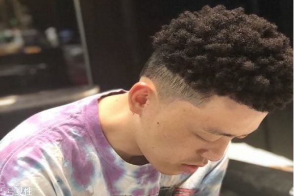 黑人燙是怎么搞出來的 類似臟辮的燙發(fā) 黑人燙是怎么搞出來的 類似臟辮的燙發(fā)