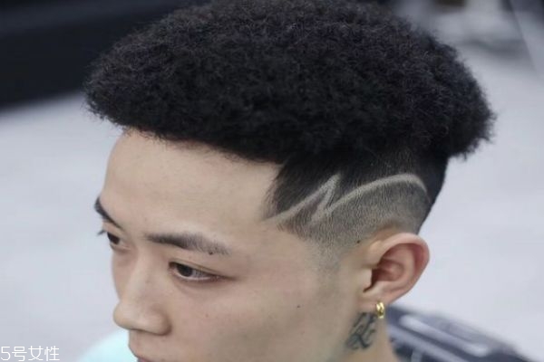 黑人燙是怎么搞出來的 類似臟辮的燙發(fā) 黑人燙是怎么搞出來的 類似臟辮的燙發(fā)