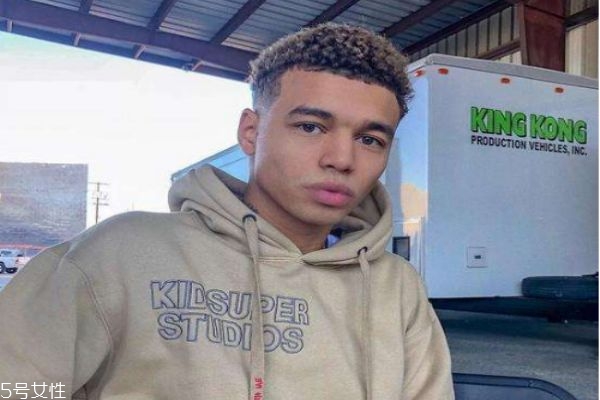 黑人燙是怎么搞出來的 類似臟辮的燙發(fā) 黑人燙是怎么搞出來的 類似臟辮的燙發(fā)