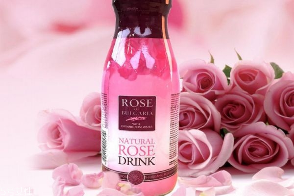 玫瑰純露和爽膚水的區(qū)別 在家自制玫瑰爽膚水 玫瑰純露和爽膚水的區(qū)別 在家自制玫瑰爽膚水