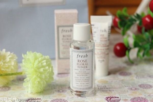 馥蕾詩玫瑰水怎么用 馥蕾詩玫瑰水含酒精嗎 馥蕾詩玫瑰水怎么用 馥蕾詩玫瑰水含酒精嗎
