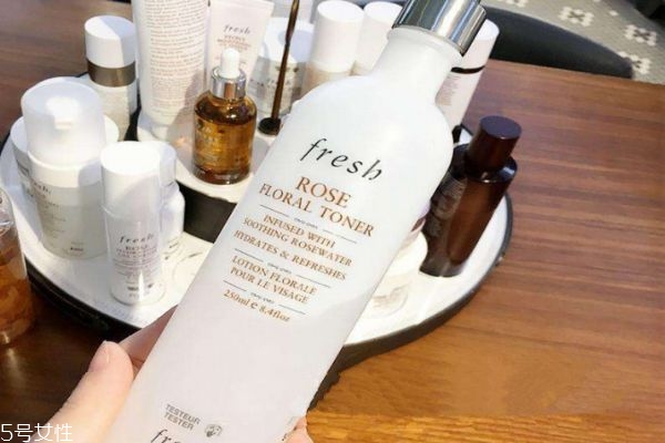 馥蕾詩玫瑰水怎么用 馥蕾詩玫瑰水含酒精嗎 馥蕾詩玫瑰水怎么用 馥蕾詩玫瑰水含酒精嗎