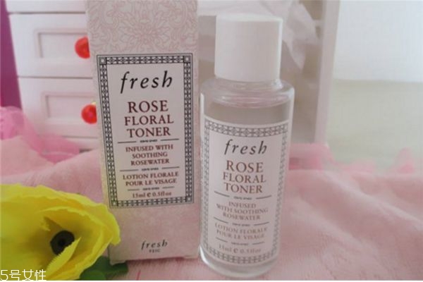 馥蕾詩玫瑰水怎么用 馥蕾詩玫瑰水含酒精嗎 馥蕾詩玫瑰水怎么用 馥蕾詩玫瑰水含酒精嗎