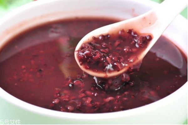 吃黑米粥會長胖嗎 黑米粥的搭配 吃黑米粥會長胖嗎 黑米粥的搭配