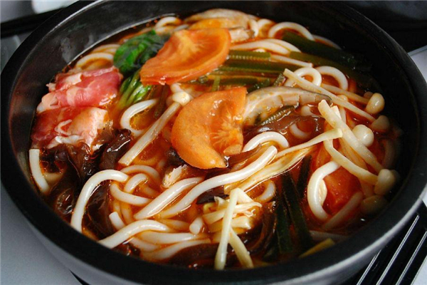 砂鍋米線是哪里的小吃 云南特色美食 砂鍋米線是哪里的小吃 云南特色美食