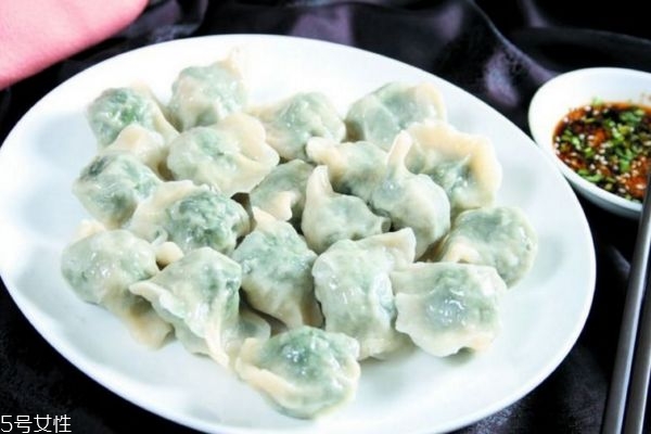 孕婦可以吃薺菜水餃嗎 孕婦吃了薺菜會(huì)怎樣 孕婦可以吃薺菜水餃嗎 孕婦吃了薺菜會(huì)怎樣