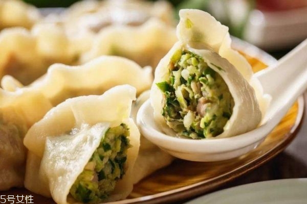 孕婦可以吃薺菜水餃嗎 孕婦吃了薺菜會(huì)怎樣 孕婦可以吃薺菜水餃嗎 孕婦吃了薺菜會(huì)怎樣