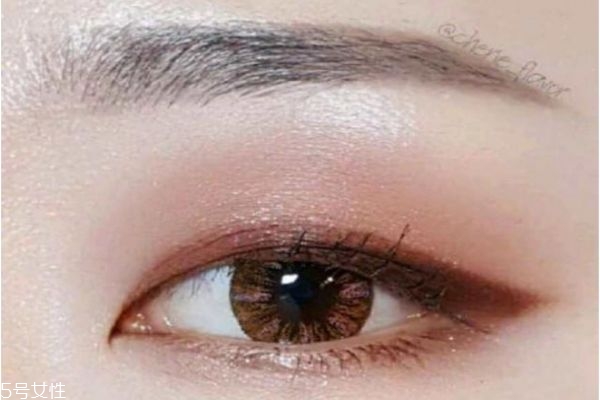 單眼皮用什么顏色眼影 適合單眼皮的眼影 單眼皮用什么顏色眼影 適合單眼皮的眼影