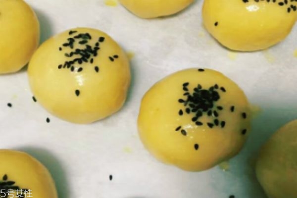 蛋黃酥為什么那么貴 自制蛋黃酥如何保存 蛋黃酥為什么那么貴 自制蛋黃酥如何保存