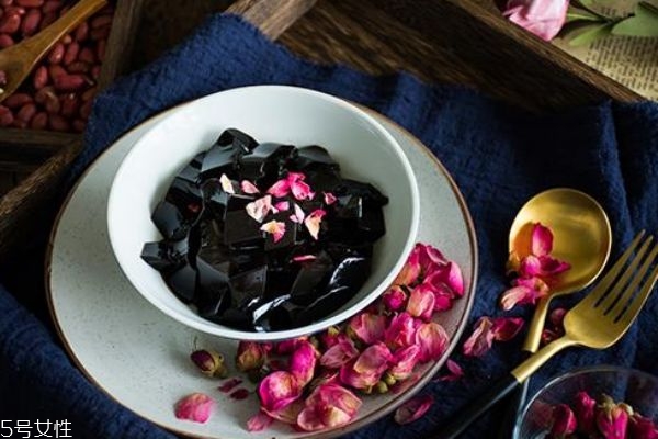 燒仙草怎么做好吃 燒仙草的做法步驟 燒仙草怎么做好吃 燒仙草的做法步驟