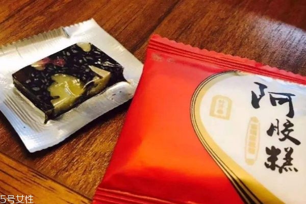 阿膠糕吃多了會上火嗎 服用阿膠糕要注意 阿膠糕吃多了會上火嗎 服用阿膠糕要注意