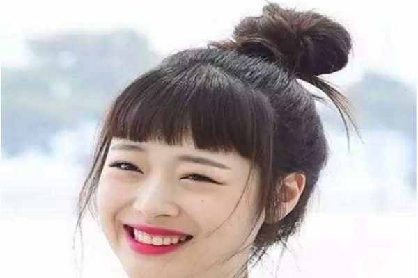 一分鐘懶人盤(pán)發(fā)丸子頭 高聳簡(jiǎn)單丸子頭扎法 一分鐘懶人盤(pán)發(fā)丸子頭 高聳簡(jiǎn)單丸子頭扎法