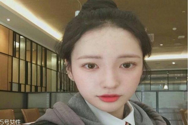 一分鐘懶人盤(pán)發(fā)丸子頭 高聳簡(jiǎn)單丸子頭扎法 一分鐘懶人盤(pán)發(fā)丸子頭 高聳簡(jiǎn)單丸子頭扎法