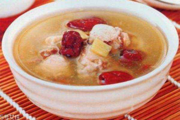 燉什么湯養(yǎng)顏 養(yǎng)顏美容湯的做法 燉什么湯養(yǎng)顏 養(yǎng)顏美容湯的做法