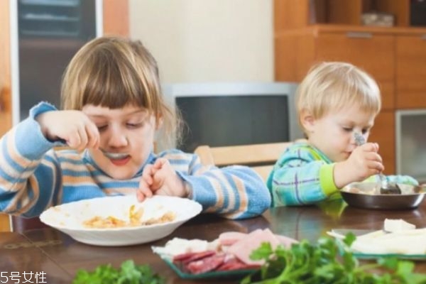 什么水果一歲寶寶不能吃 一歲寶寶不能吃的食物 什么水果一歲寶寶不能吃 一歲寶寶不能吃的食物