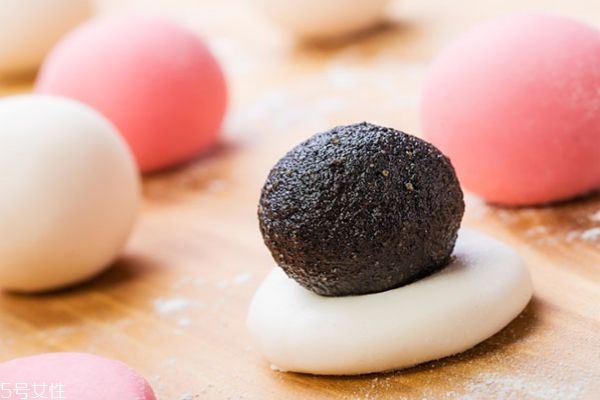 黑芝麻糊補(bǔ)腎嗎 黑芝麻怎么吃最補(bǔ)腎 黑芝麻糊補(bǔ)腎嗎 黑芝麻怎么吃最補(bǔ)腎