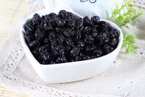 藍莓干一天吃多少為宜 一天吃多少藍莓干合適 藍莓干一天吃多少為宜 一天吃多少藍莓干合適