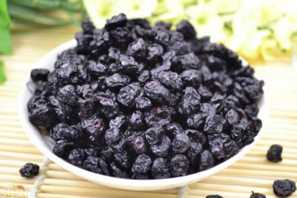 藍莓干一天吃多少為宜 一天吃多少藍莓干合適 藍莓干一天吃多少為宜 一天吃多少藍莓干合適