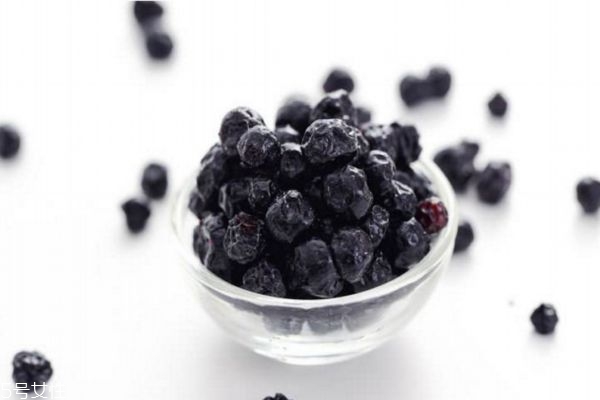 藍莓干一天吃多少為宜 一天吃多少藍莓干合適 藍莓干一天吃多少為宜 一天吃多少藍莓干合適