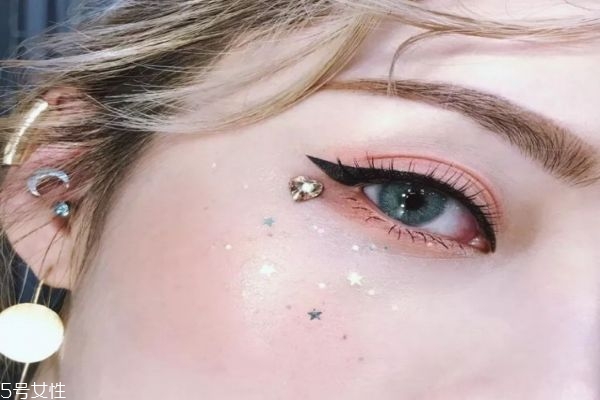 月拋美瞳什么牌子好 美瞳十大品牌排行榜 月拋美瞳什么牌子好 美瞳十大品牌排行榜