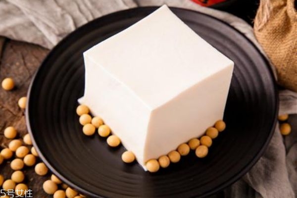 吃豆腐有什么危害 兩種豆腐最好少吃 吃豆腐有什么危害 兩種豆腐最好少吃