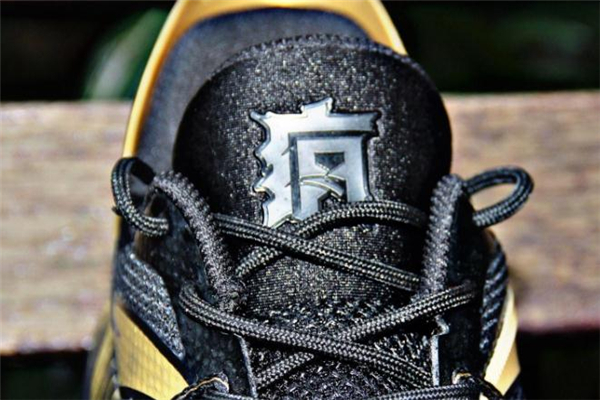 安踏要瘋2實(shí)戰(zhàn)測(cè)評(píng) 抓地力最強(qiáng)的國(guó)產(chǎn)球鞋 安踏要瘋2實(shí)戰(zhàn)測(cè)評(píng) 抓地力最強(qiáng)的國(guó)產(chǎn)球鞋