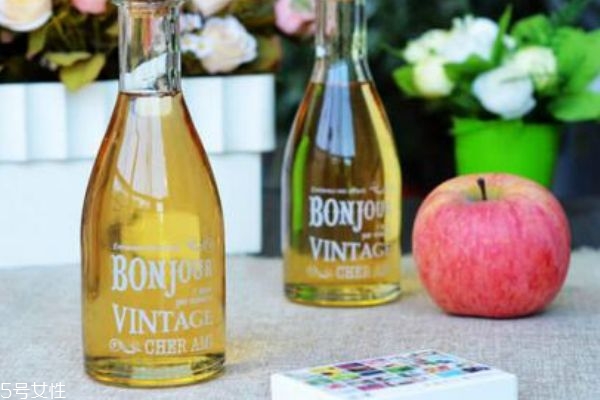 蘋(píng)果醋是調(diào)料還是飲料 蘋(píng)果醋能減肥嗎