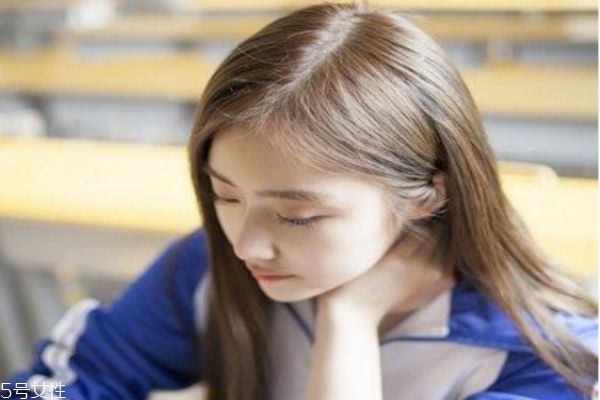 栗棕色適合什么年齡染 栗棕色染發(fā)效果圖 栗棕色適合什么年齡染 栗棕色染發(fā)效果圖