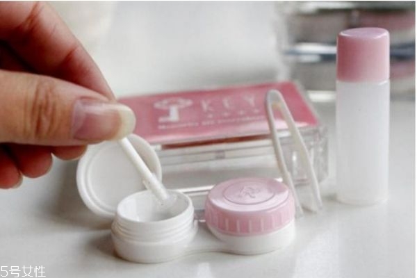 美瞳怎么搓洗 新買的美瞳怎么清洗更干凈 美瞳怎么搓洗 新買的美瞳怎么清洗更干凈