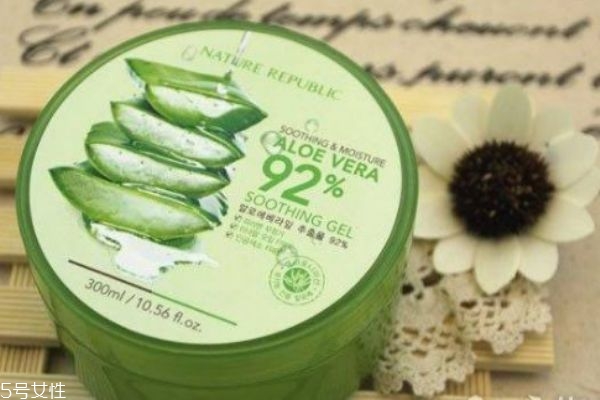 臉上起皮用什么護(hù)膚品 去掉臉上干皮小妙招 臉上起皮用什么護(hù)膚品 去掉臉上干皮小妙招