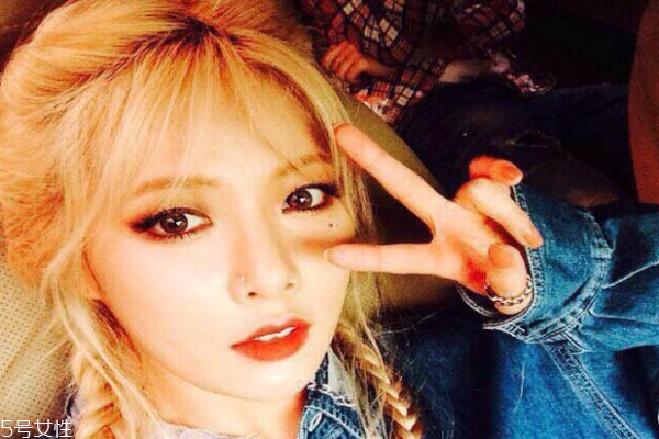 美瞳用什么泡 什么牌子美瞳護(hù)理液好 美瞳用什么泡 什么牌子美瞳護(hù)理液好