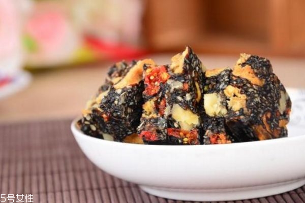 哪些老人不適合吃阿膠 吃阿膠的常識 哪些老人不適合吃阿膠 吃阿膠的常識