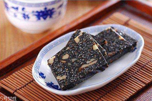 哪些老人不適合吃阿膠 吃阿膠的常識 哪些老人不適合吃阿膠 吃阿膠的常識