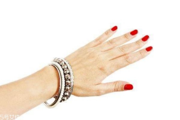 純銀怎么分辨真假 五個(gè)方法教你立辨真假 純銀怎么分辨真假 五個(gè)方法教你立辨真假