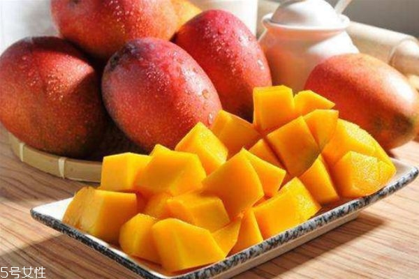 吃芒果長(zhǎng)胖嗎 吃芒果干會(huì)發(fā)胖嗎 吃芒果長(zhǎng)胖嗎 吃芒果干會(huì)發(fā)胖嗎