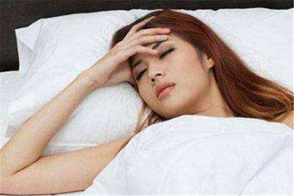為什么晚上睡不著 睡著的方法 為什么晚上睡不著 睡著的方法
