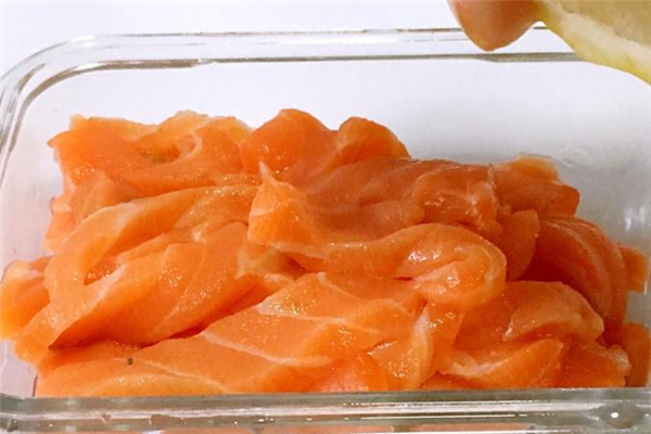 三文魚肉松有營(yíng)養(yǎng)嗎 三文魚肉松營(yíng)養(yǎng)價(jià)值 三文魚肉松有營(yíng)養(yǎng)嗎 三文魚肉松營(yíng)養(yǎng)價(jià)值