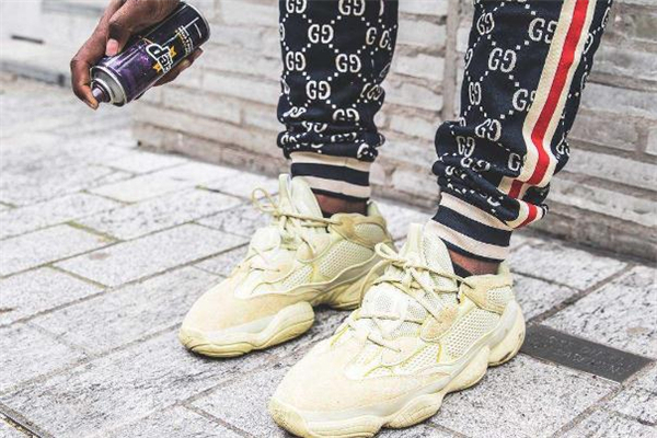 yeezy 500能用防水噴霧嗎 要選對(duì)種類(lèi) yeezy 500能用防水噴霧嗎 要選對(duì)種類(lèi)
