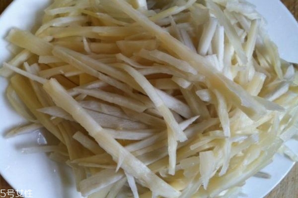 酸筍不能與什么同吃 酸筍的食物相克 酸筍不能與什么同吃 酸筍的食物相克