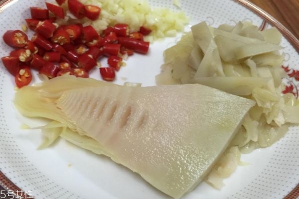 經(jīng)常吃酸筍對(duì)身體有害嗎 酸筍吃多了有什么壞處 經(jīng)常吃酸筍對(duì)身體有害嗎 酸筍吃多了有什么壞處