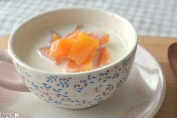 木瓜沒熟吃了會(huì)怎么樣 木瓜豐胸有科學(xué)依據(jù)嗎 木瓜沒熟吃了會(huì)怎么樣 木瓜豐胸有科學(xué)依據(jù)嗎