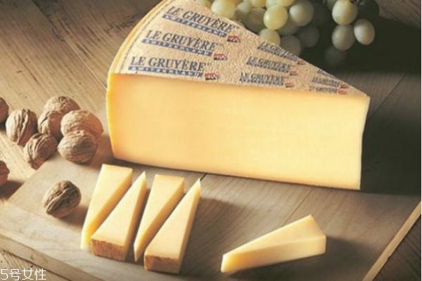 奶酪為什么要放冰箱 奶酪放冷凍還是冷藏 奶酪為什么要放冰箱 奶酪放冷凍還是冷藏