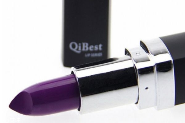 唇色偏紫色用什么口紅 嘴唇偏紫適合什么口紅 唇色偏紫色用什么口紅 嘴唇偏紫適合什么口紅