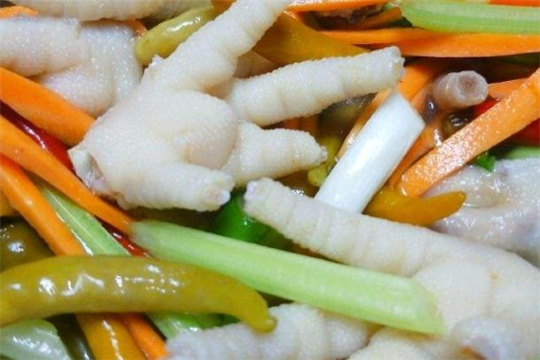 高血壓能吃泡椒鳳爪嗎 當心出現(xiàn)并發(fā)癥 高血壓能吃泡椒鳳爪嗎 當心出現(xiàn)并發(fā)癥