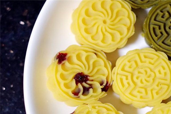 綠豆糕可以加牛奶嗎 牛奶綠豆糕的做法 綠豆糕可以加牛奶嗎 牛奶綠豆糕的做法