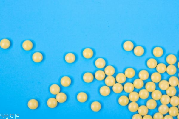 長期吃安眠藥的危害 安神藥和安眠藥的區(qū)別 長期吃安眠藥的危害 安神藥和安眠藥的區(qū)別