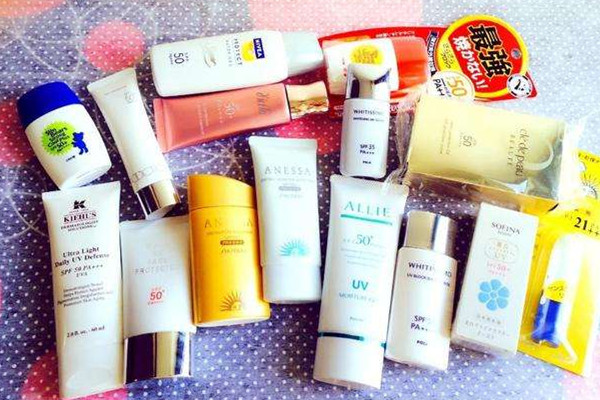 防曬霜會(huì)進(jìn)入血液?jiǎn)?防曬霜的成分 防曬霜會(huì)進(jìn)入血液?jiǎn)?防曬霜的成分