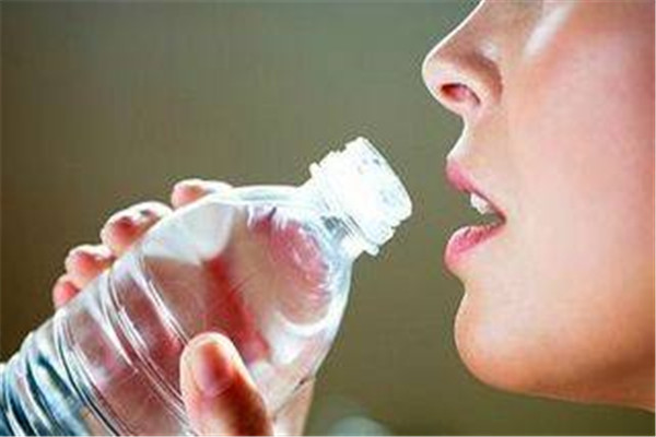 蒸餾水和去離子水的區(qū)別 區(qū)別是這樣 蒸餾水和去離子水的區(qū)別 區(qū)別是這樣