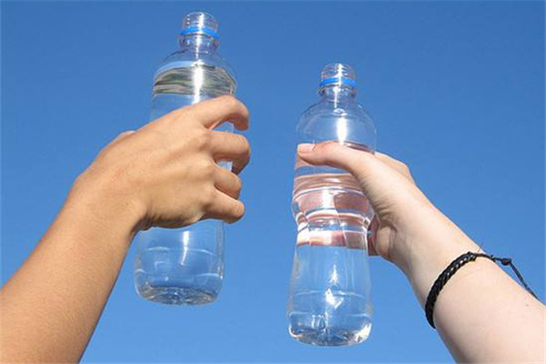 蒸餾水的功效與作用是什么 蒸餾水的作用是這樣 蒸餾水的功效與作用是什么 蒸餾水的作用是這樣